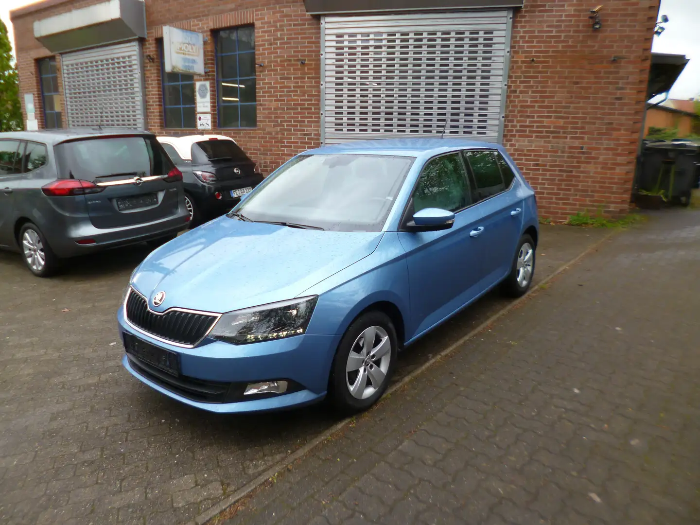 Skoda Fabia 1.0 TSI Clever,Navi,PDC,SHZ,8 fach Bereift Blau - 1