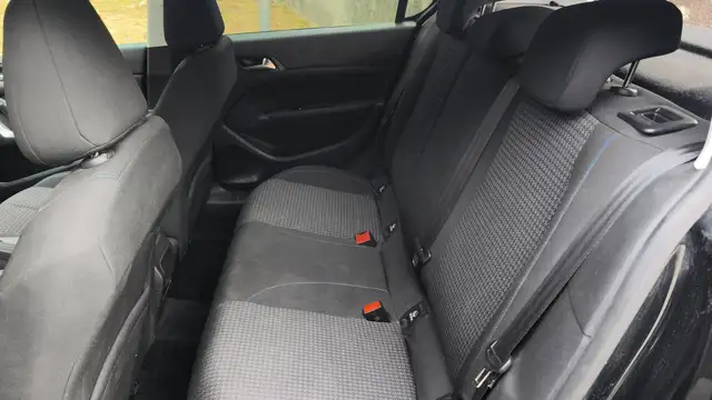 Peugeot 308 view 9