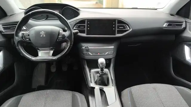 Peugeot 308 view 11