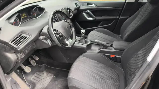 Peugeot 308 view 8