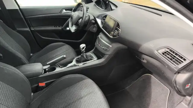 Peugeot 308 view 10