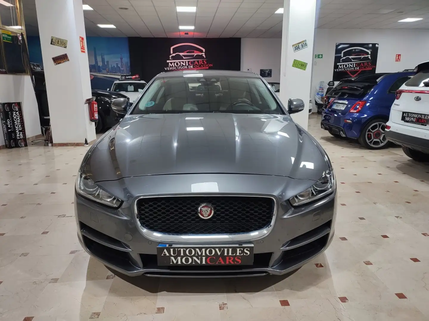 Jaguar XE 2.0 Diesel Pure 180 Gris - 2