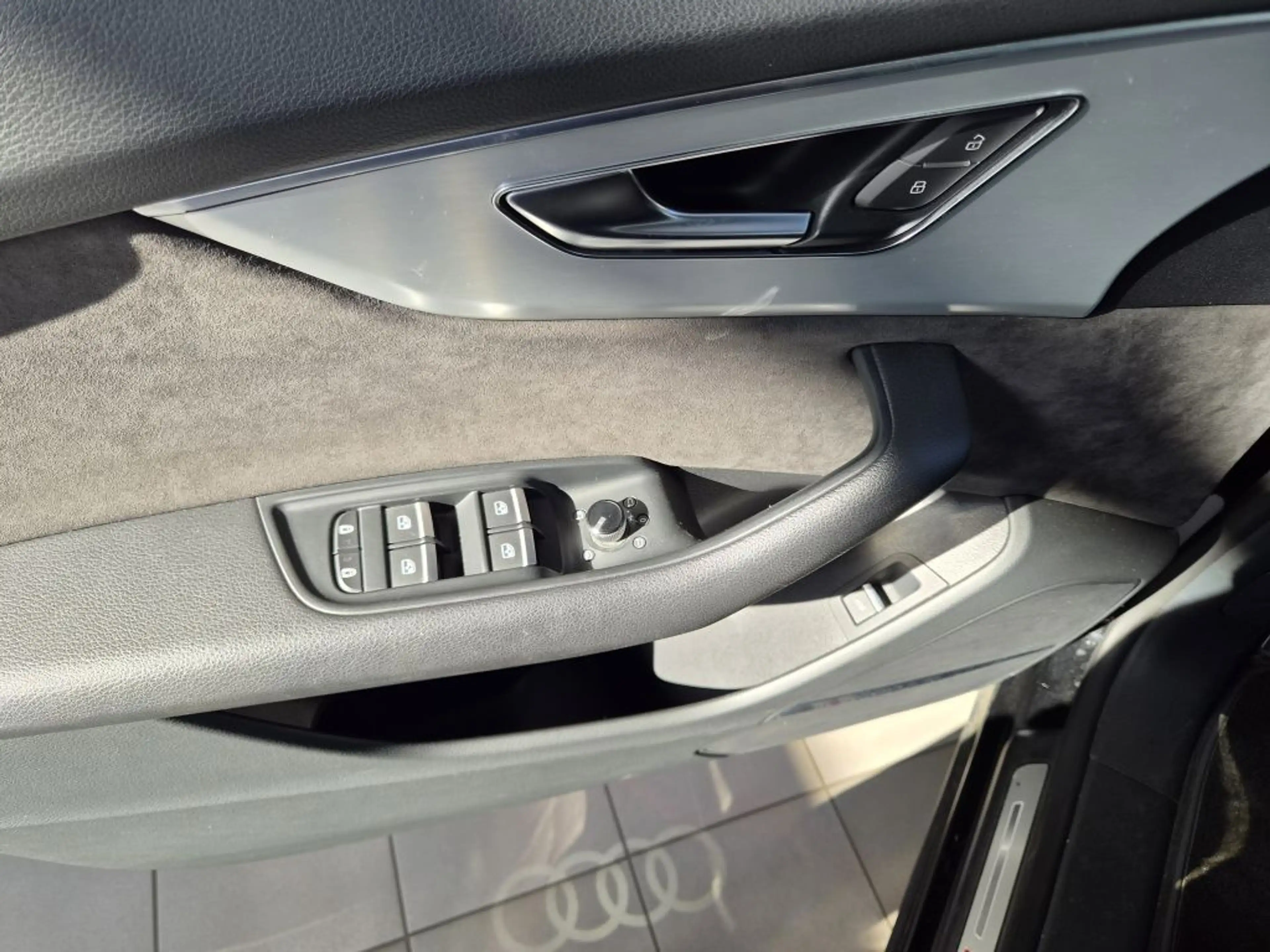 Audi Q8 50 TDI quattro tiptronic — photo 12