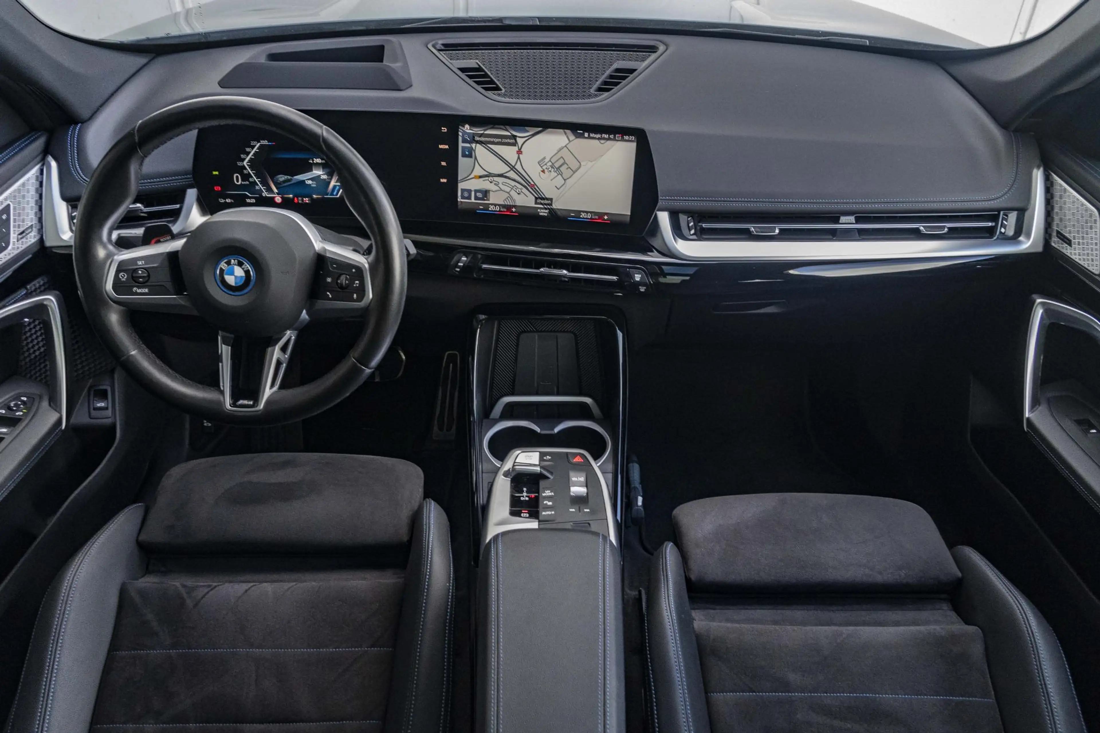 BMW iX1 xDrive30 | M Sportpakket | Comfort Access | Drivin — photo 3