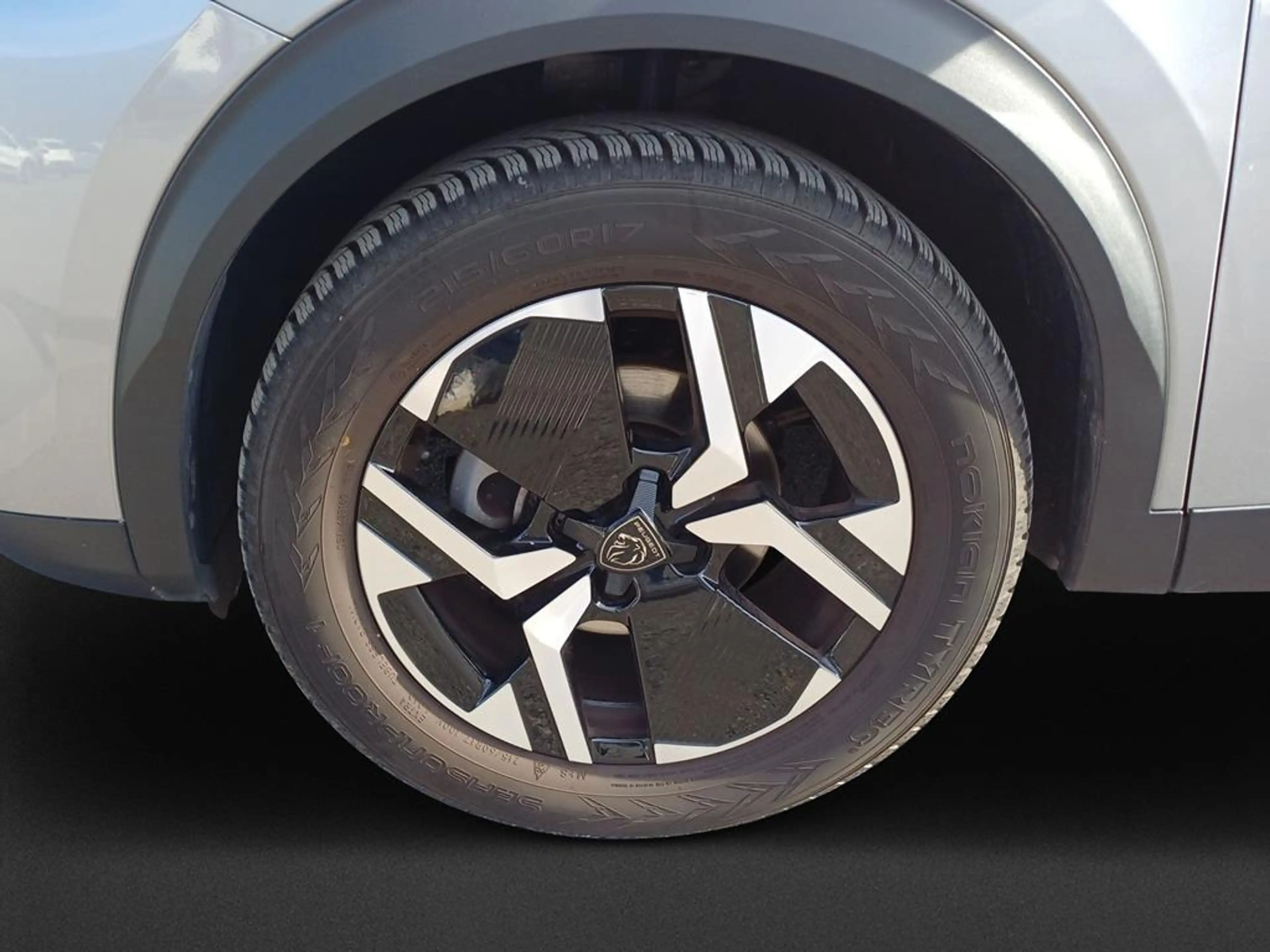 Peugeot 2008 Allure — photo 8