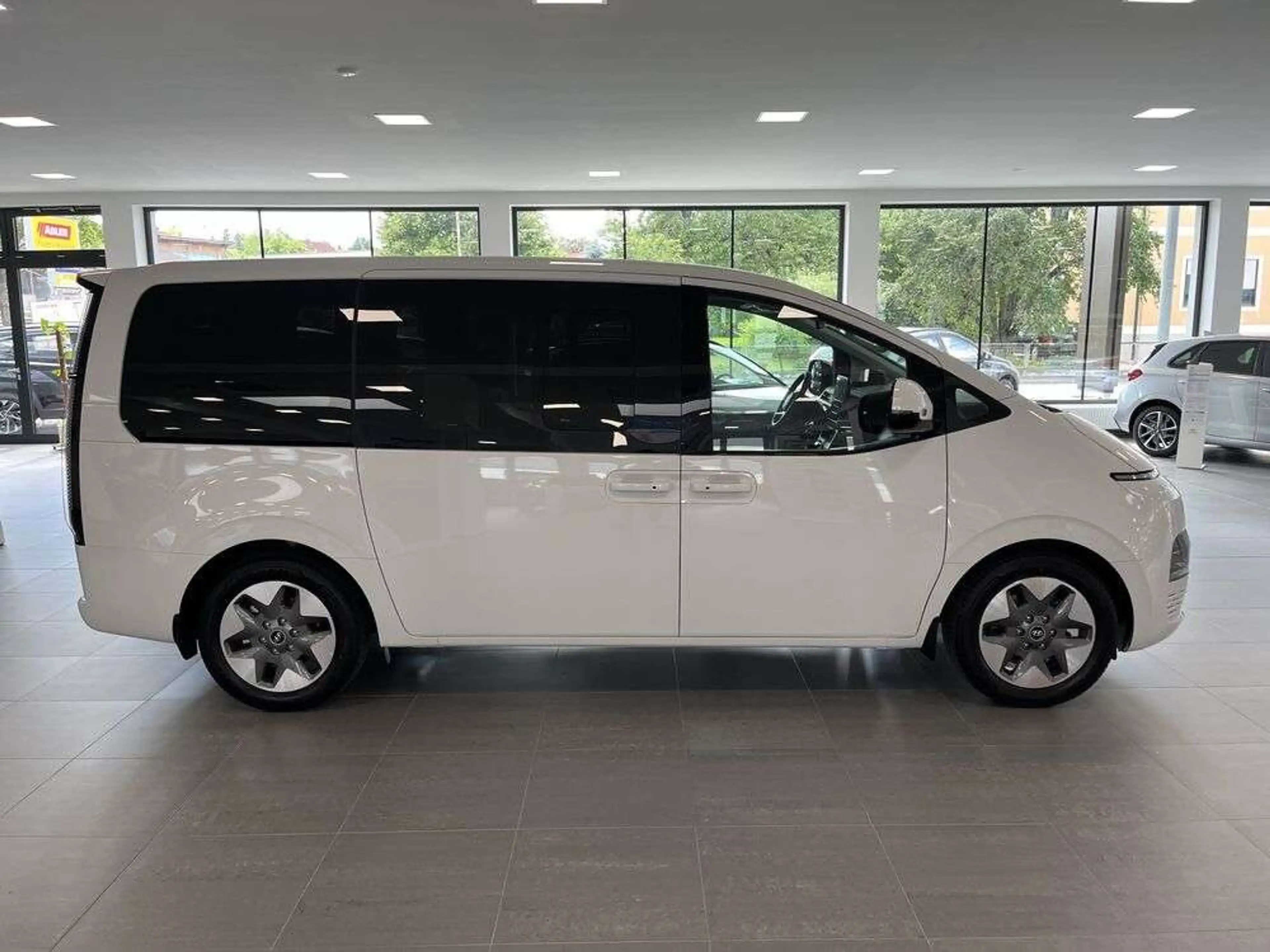 Hyundai STARIA Staria Bus 2,2 CRDi Trend Line *P1-Paket* — photo 6