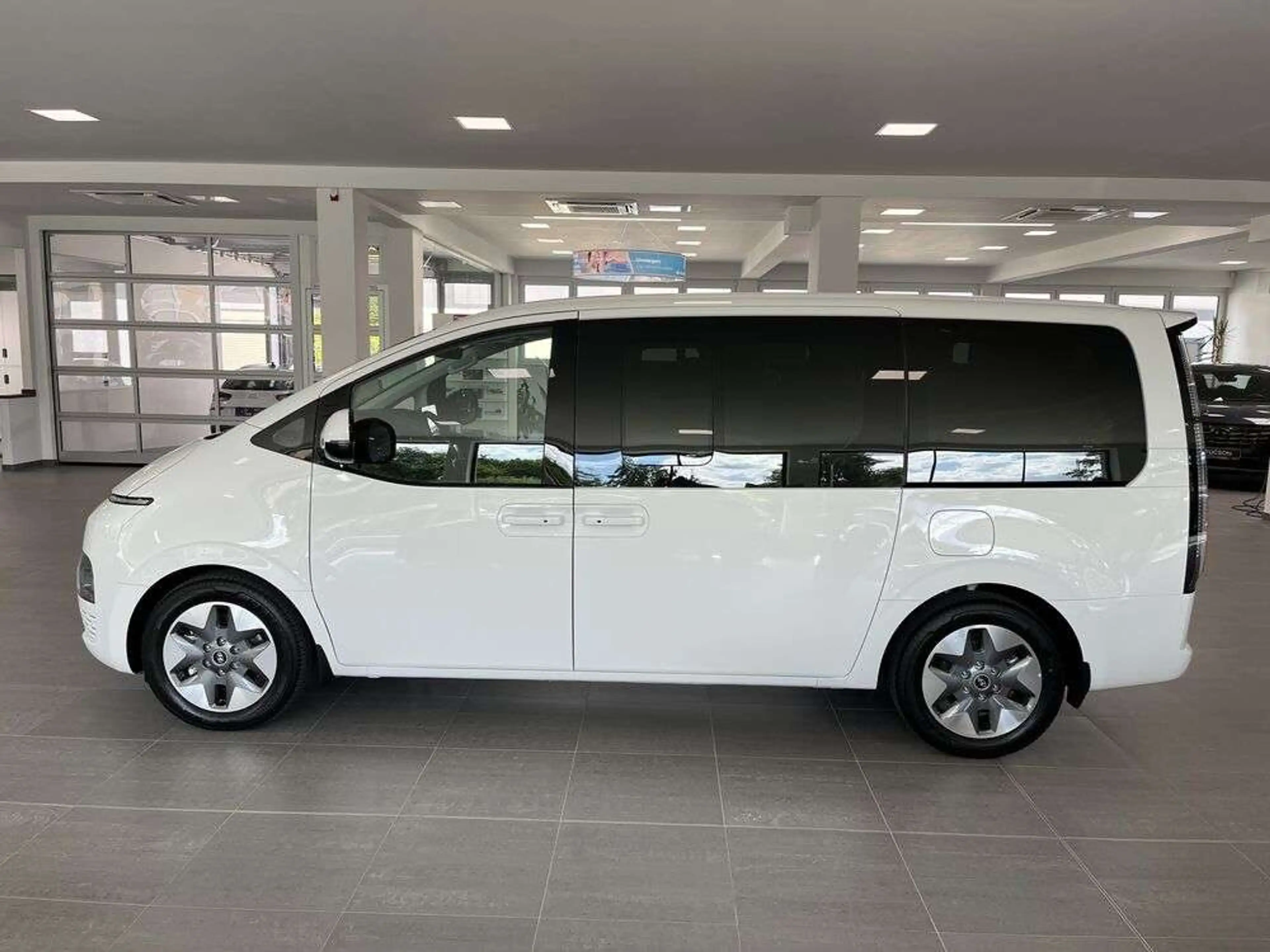 Hyundai STARIA Staria Bus 2,2 CRDi Trend Line *P1-Paket* — photo 3