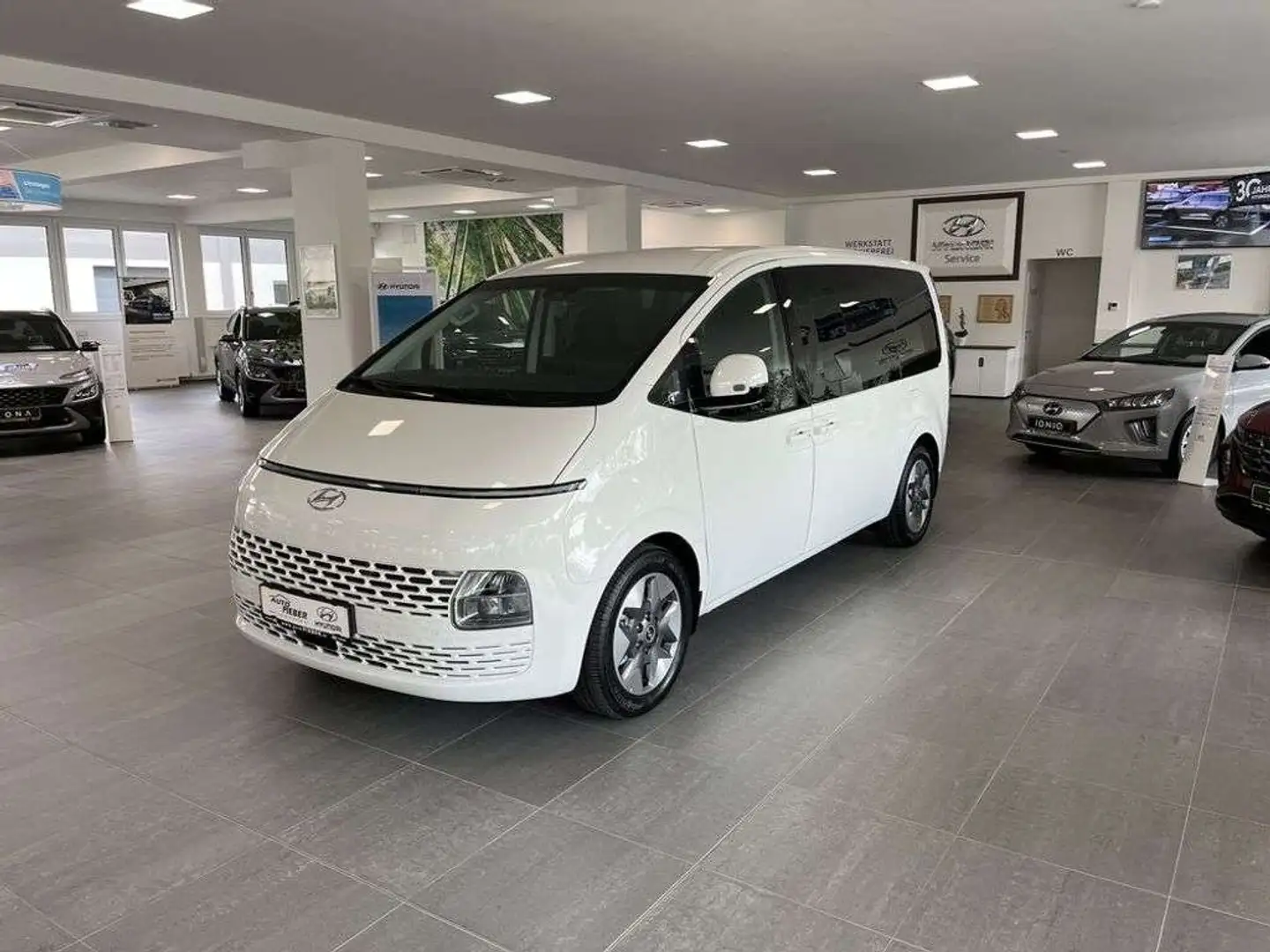 Hyundai STARIA Staria Bus 2,2 CRDi Trend Line *P1-Paket* Weiß - 2