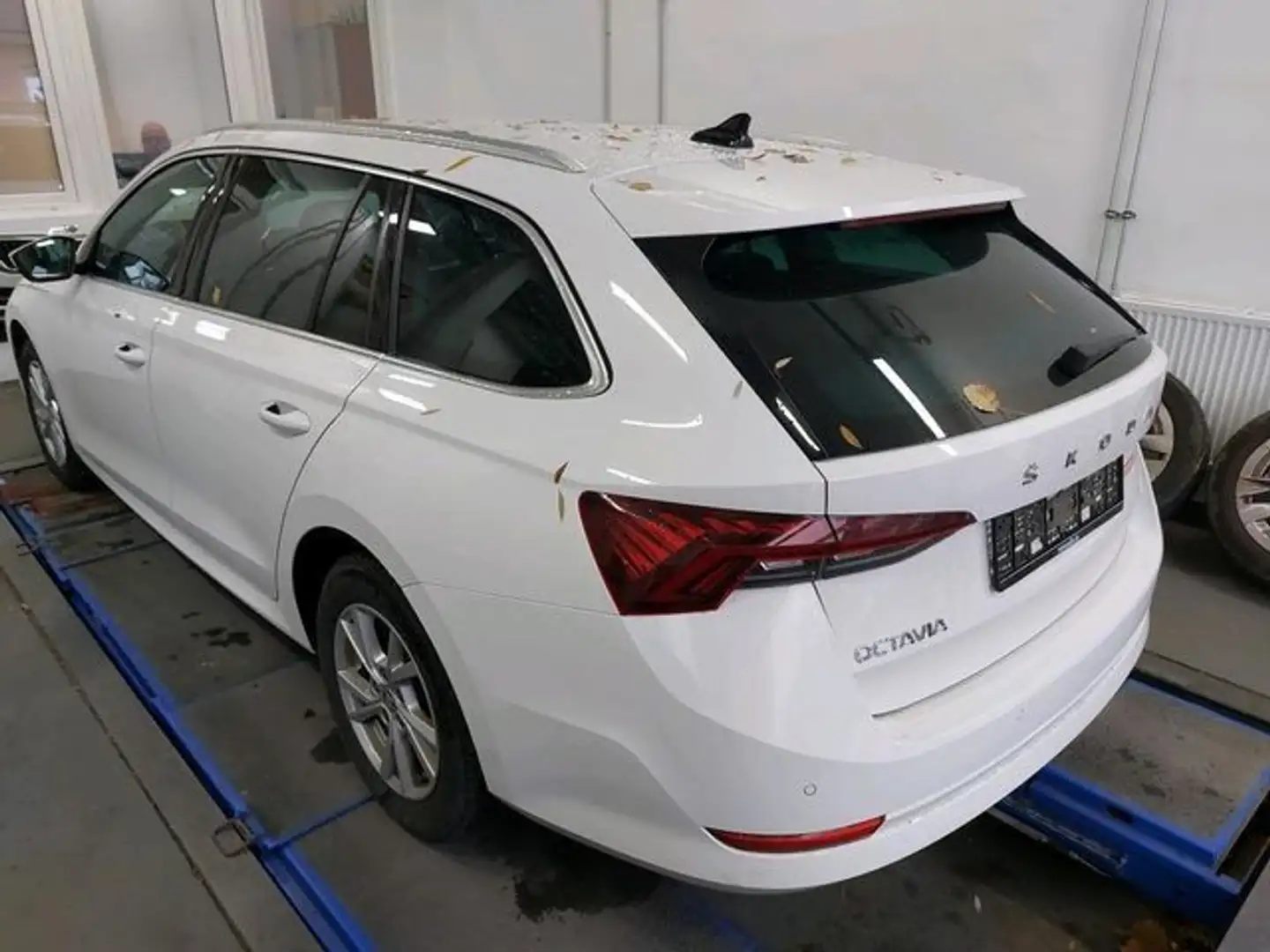 Skoda Octavia Combi 2.0 TDI DSG STYLE AHK NAVI PDC SIT Weiß - 2