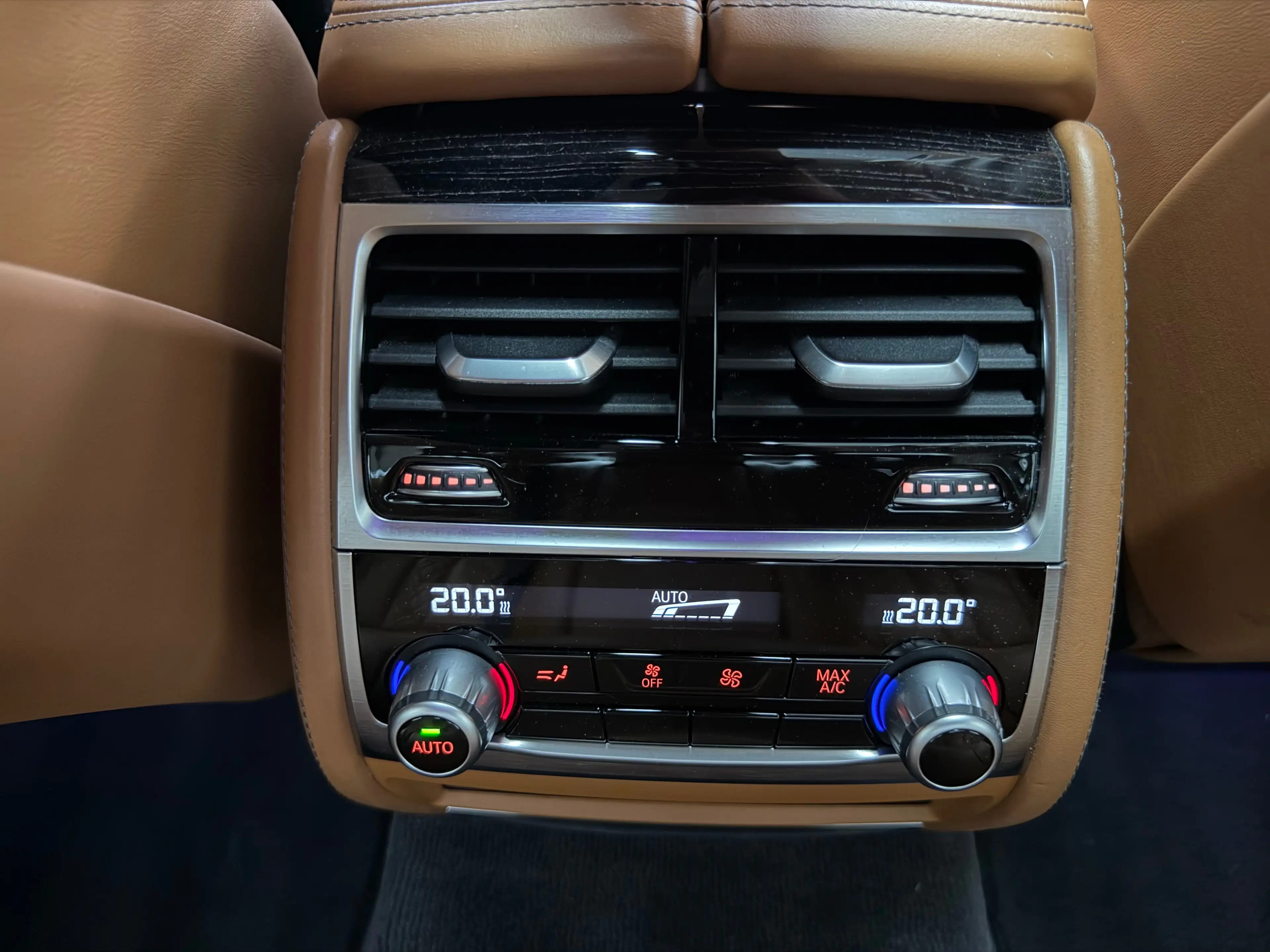 BMW 740 eAS Plug-In Hybrid * PACK M + FULL OPTIONS + GARANTIE * — photo 13