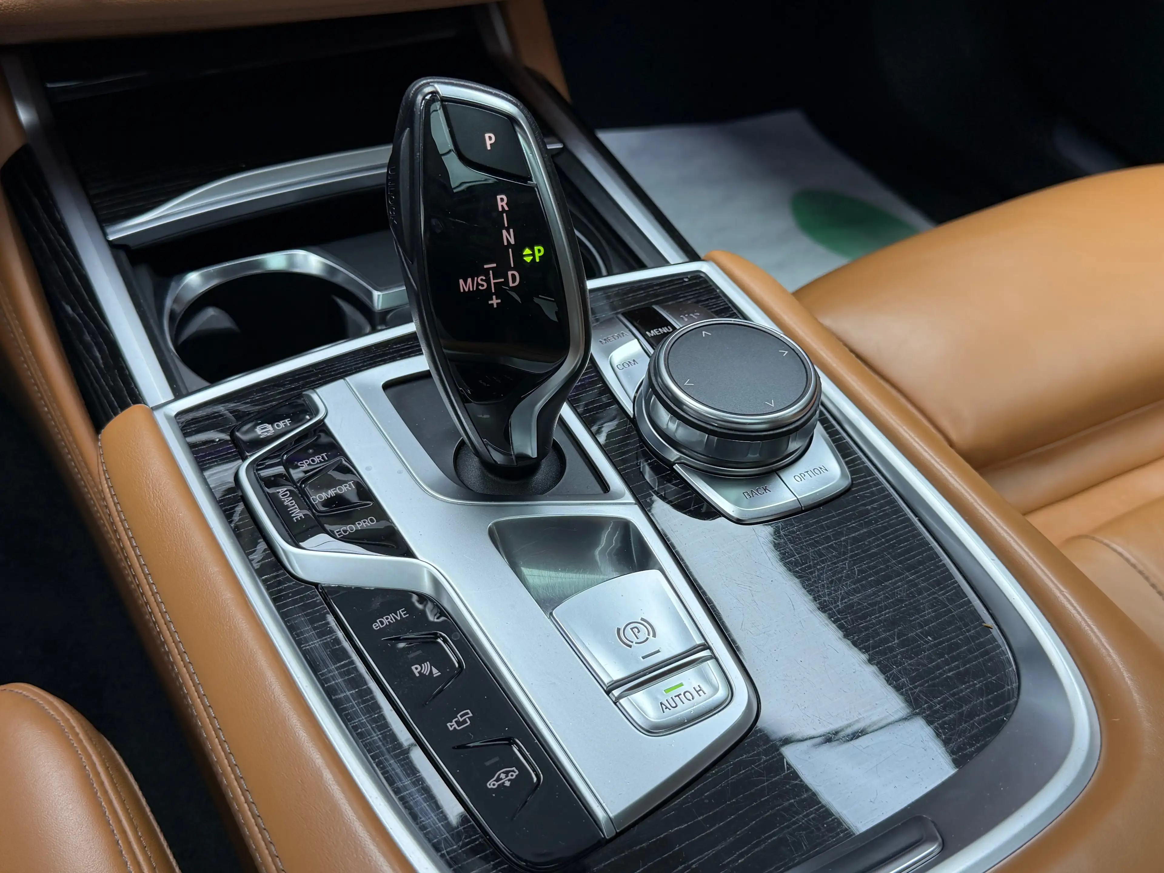 BMW 740 eAS Plug-In Hybrid * PACK M + FULL OPTIONS + GARANTIE * — photo 15