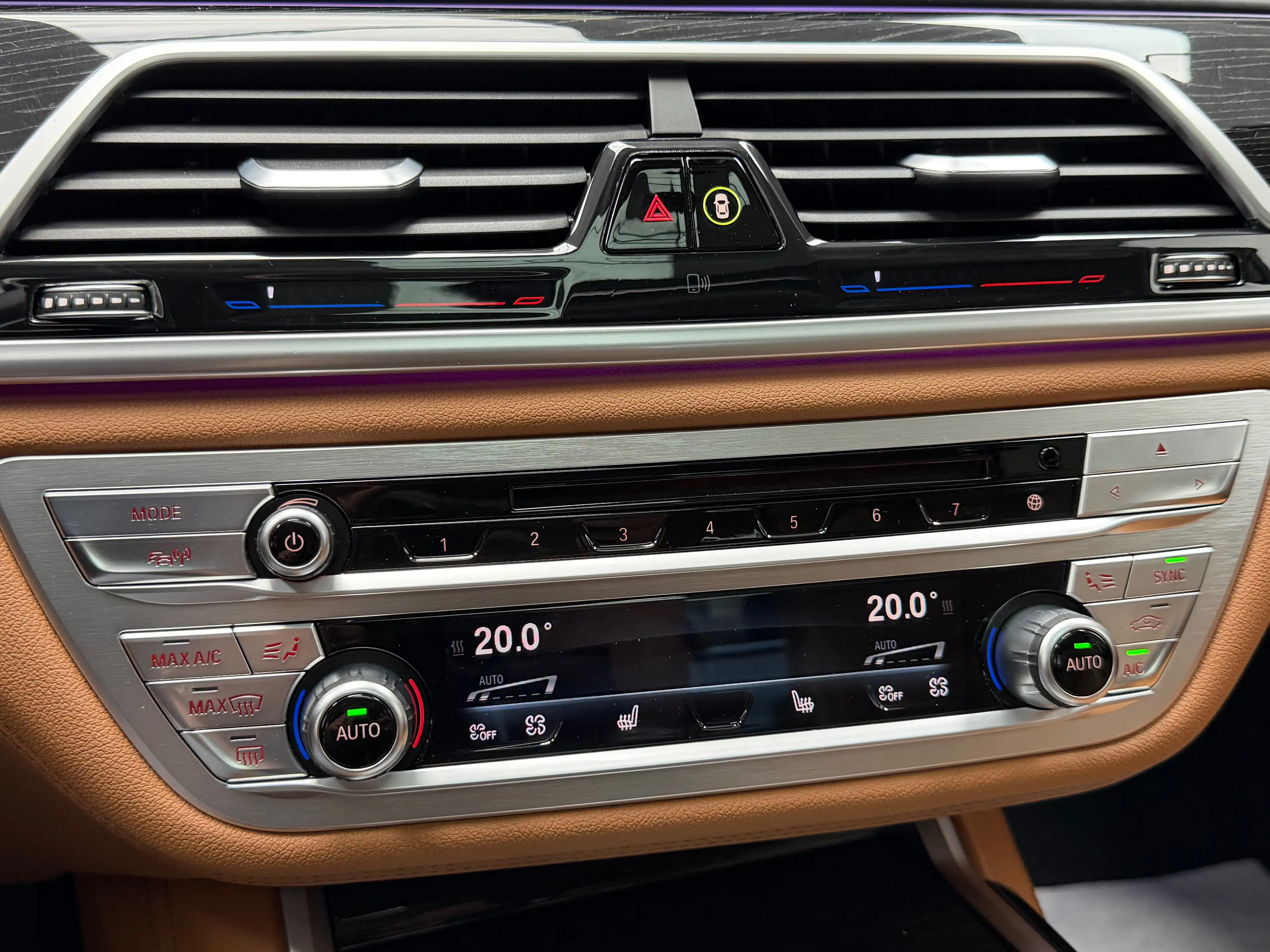 BMW 740 eAS Plug-In Hybrid * PACK M + FULL OPTIONS + GARANTIE * — photo 14