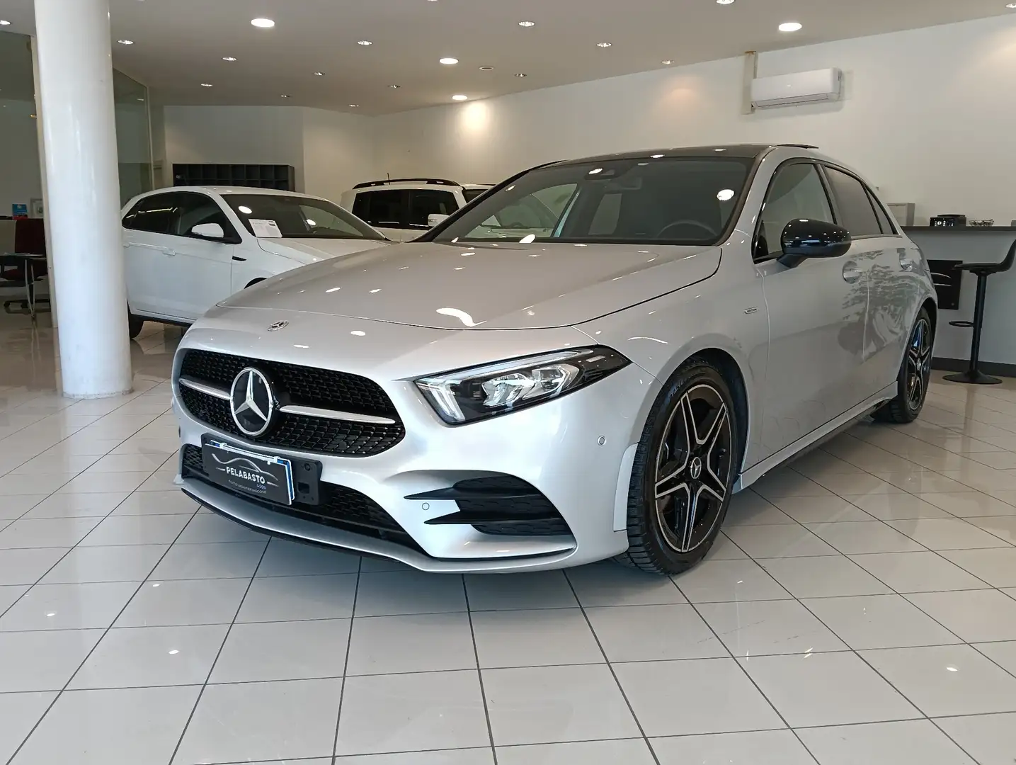 Mercedes-Benz A 200 A 200 d Premium Night edition auto Argento - 1