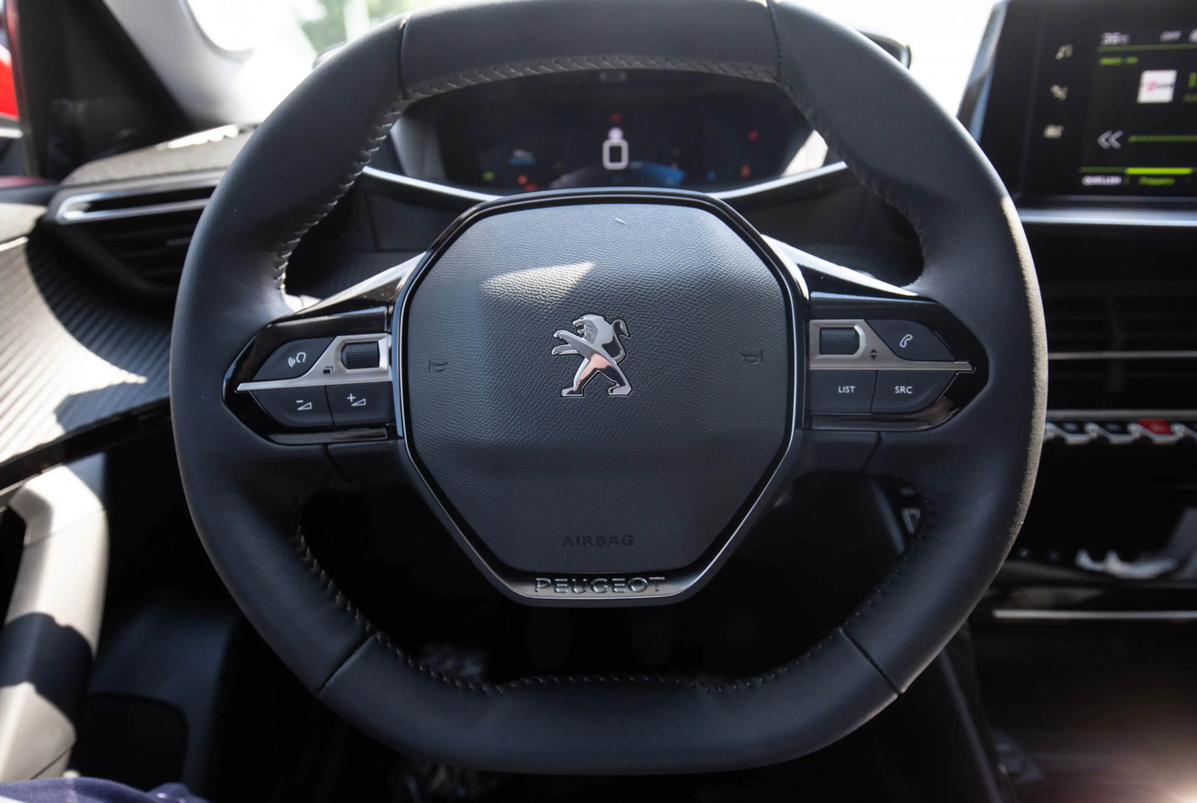 Peugeot 2008 Allure Pack PureTech 130 EAT8 *DAB*MIRROR-SCREEN* — photo 15