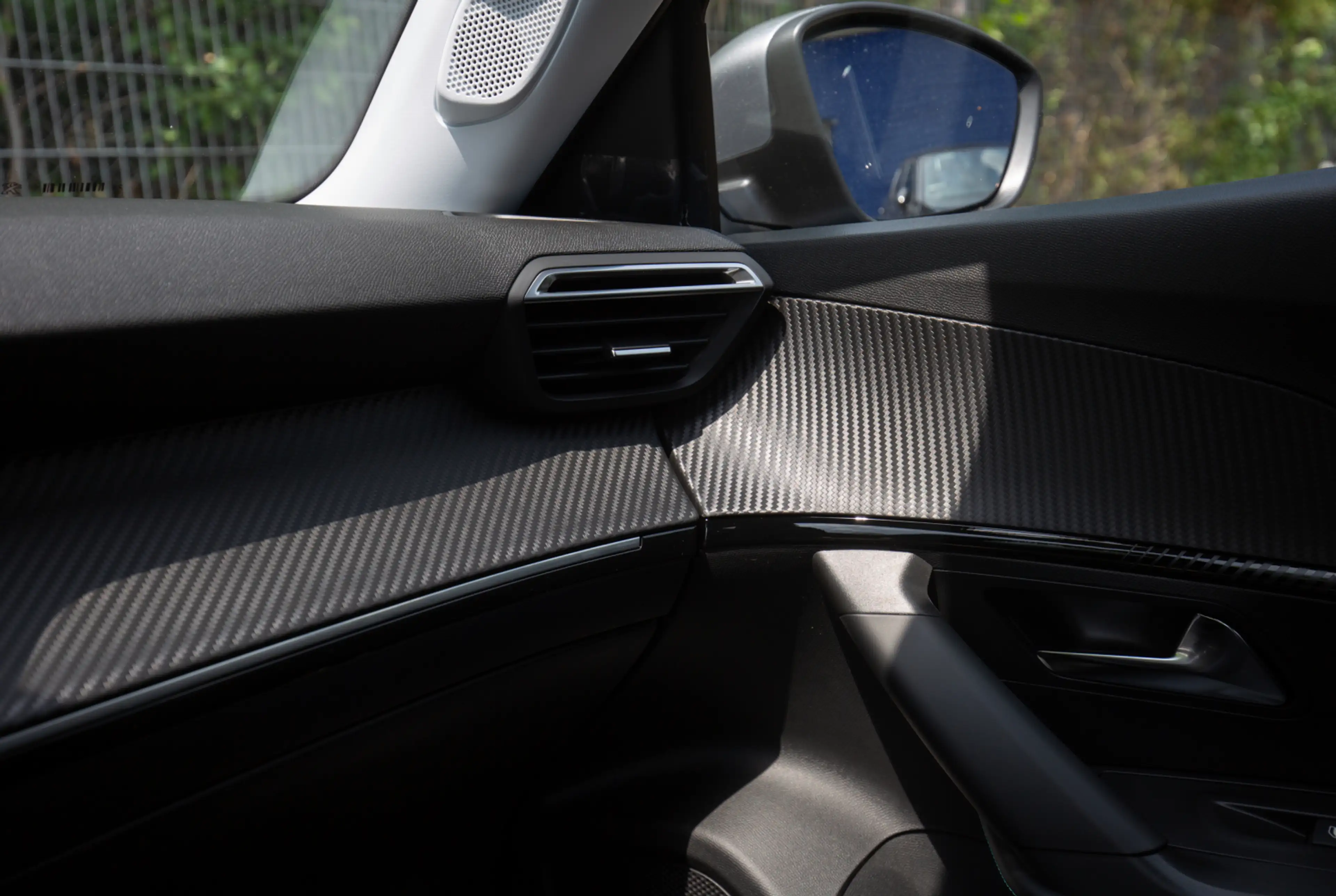 Peugeot 2008 Allure Pack PureTech 130 EAT8 *DAB*MIRROR-SCREEN* — photo 12