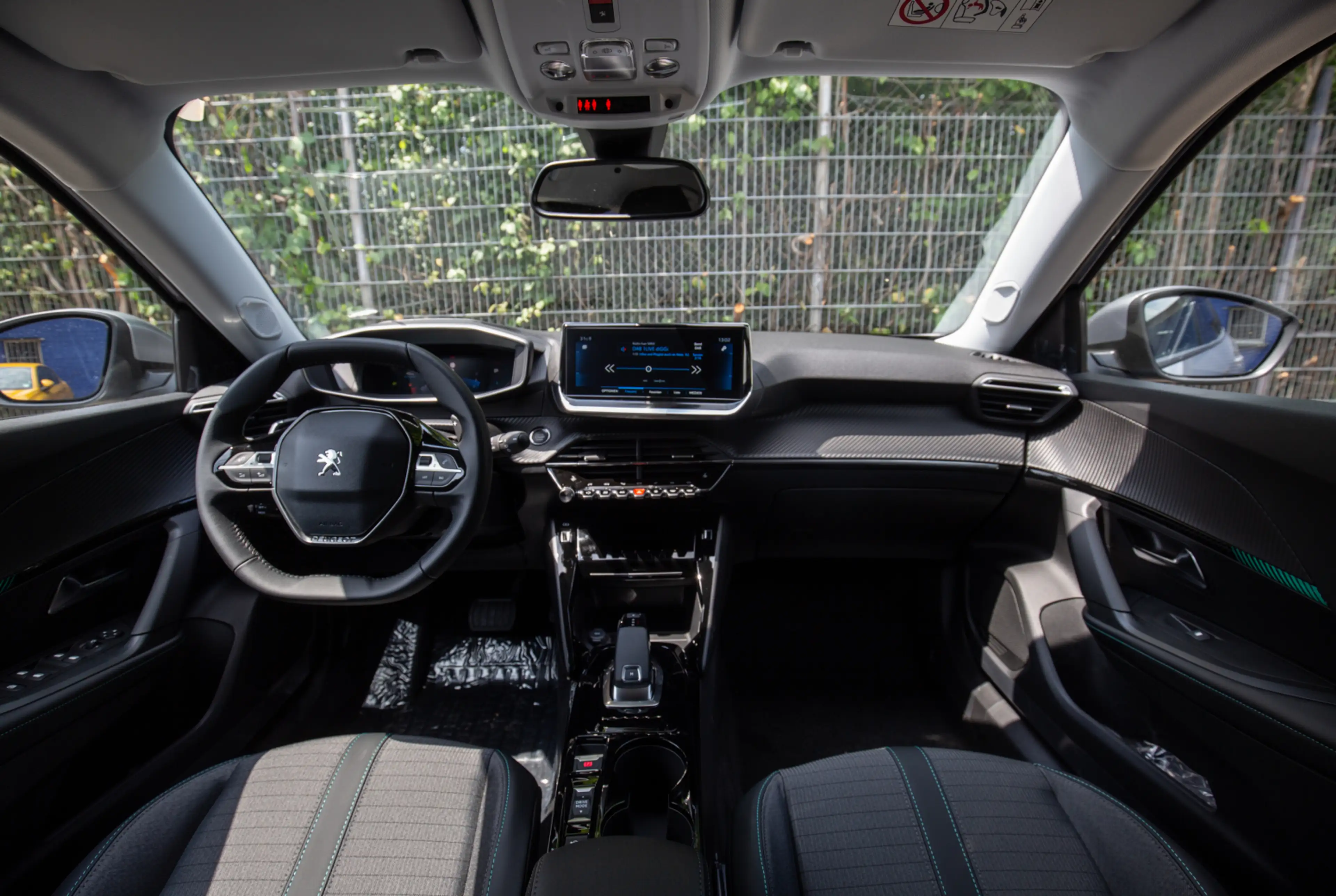Peugeot 2008 Allure Pack PureTech 130 EAT8 *DAB*MIRROR-SCREEN* — photo 6