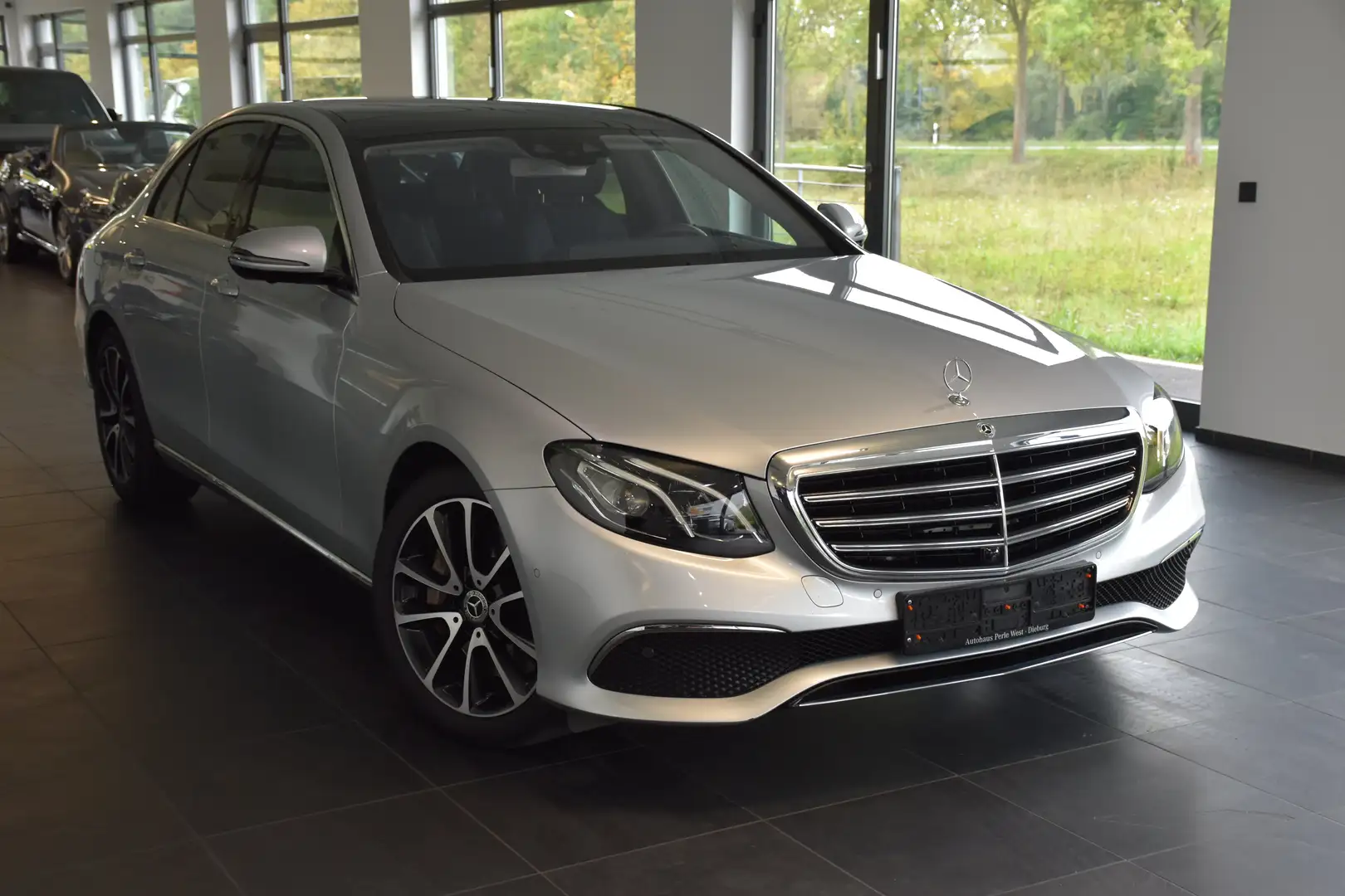 Mercedes-Benz E 450 4Matic 9G Exclusive"PANORAMA"AHK"360CAM"AIRMAT"LED Argent - 2