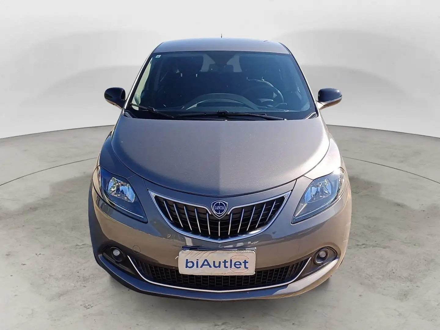Lancia Ypsilon 1.0 firefly hybrid Gold s&s 70cv 5p.ti Zilver - 2