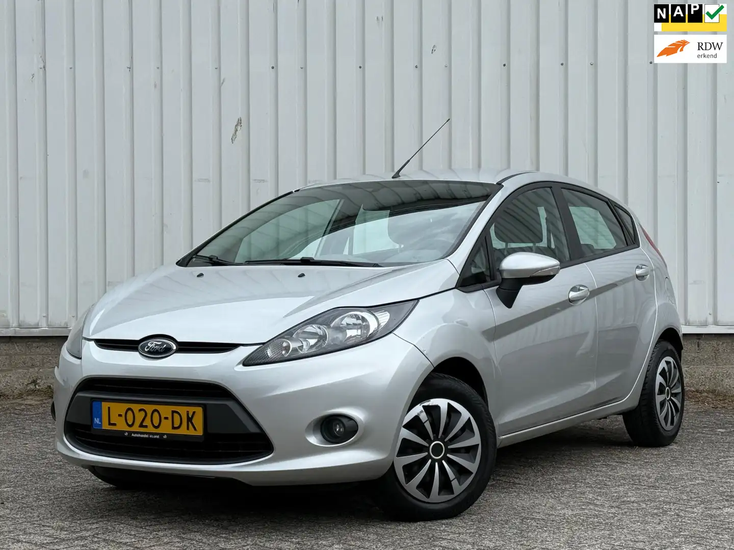Ford Fiesta 1.25 Trend Trekhaak,Airco,Stoelverwarming,Elektris Grijs - 1