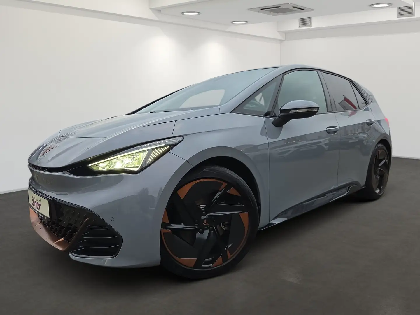 CUPRA Born SPORT EL.SITZ+MASSAGE+PANO+HEAD-UP+WPUMPE+KEYLESS+ Grau - 2