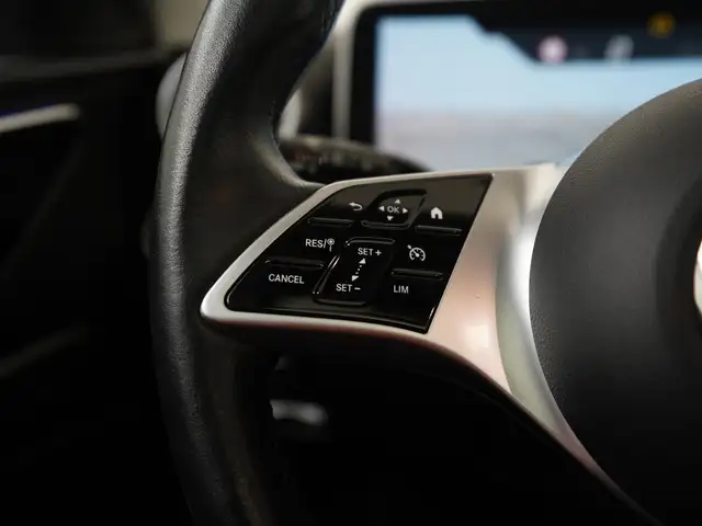 Mercedes-Benz C-Class view 9