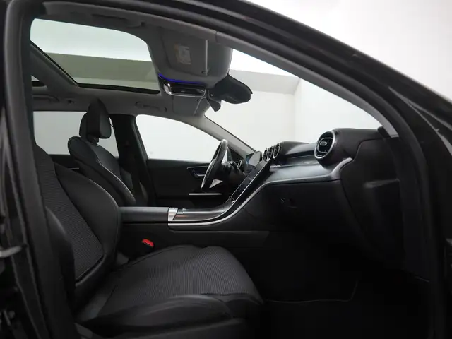 Mercedes-Benz C-Class view 3