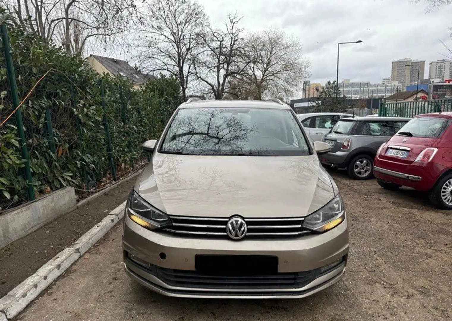 Volkswagen Touran 1,6tdi 7 PLACE boîte auto Beige - 2