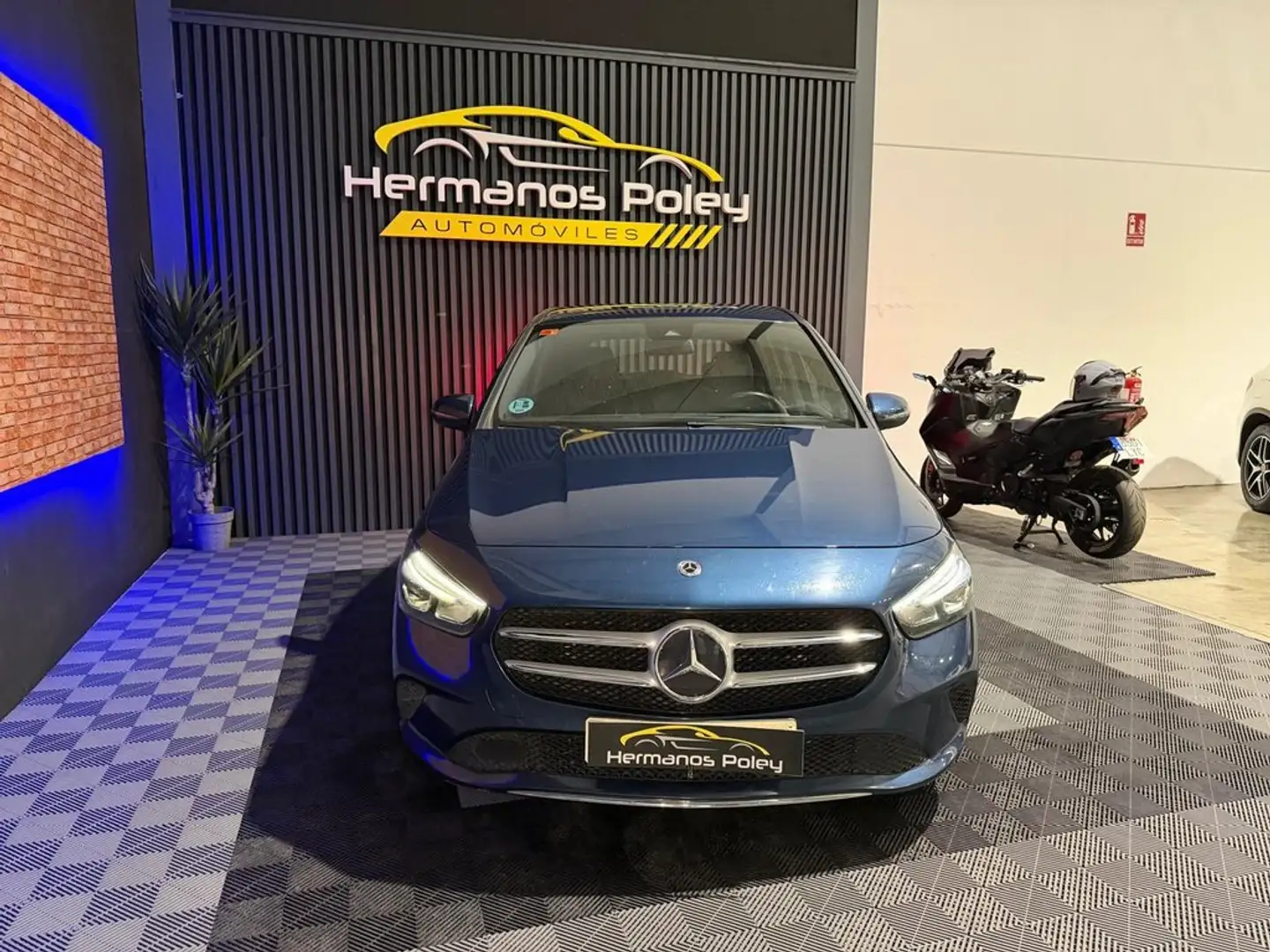 Mercedes-Benz B 180 d Blau - 2