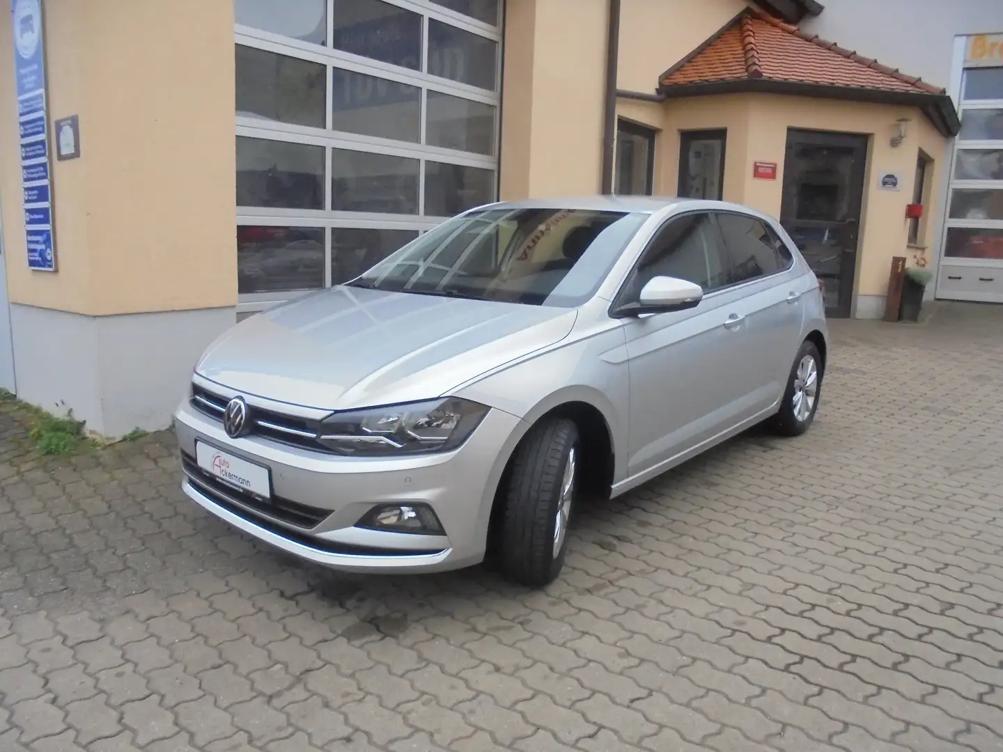 Volkswagen Polo 1.0 TSI Highline Navi Notbremsassistent Silber - 1