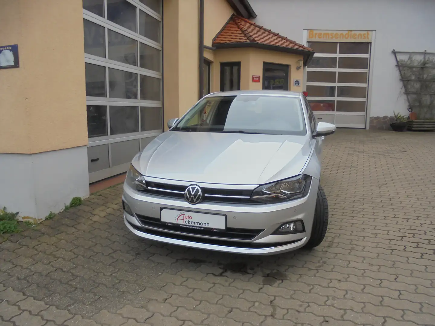 Volkswagen Polo 1.0 TSI Highline Navi Notbremsassistent Silber - 2
