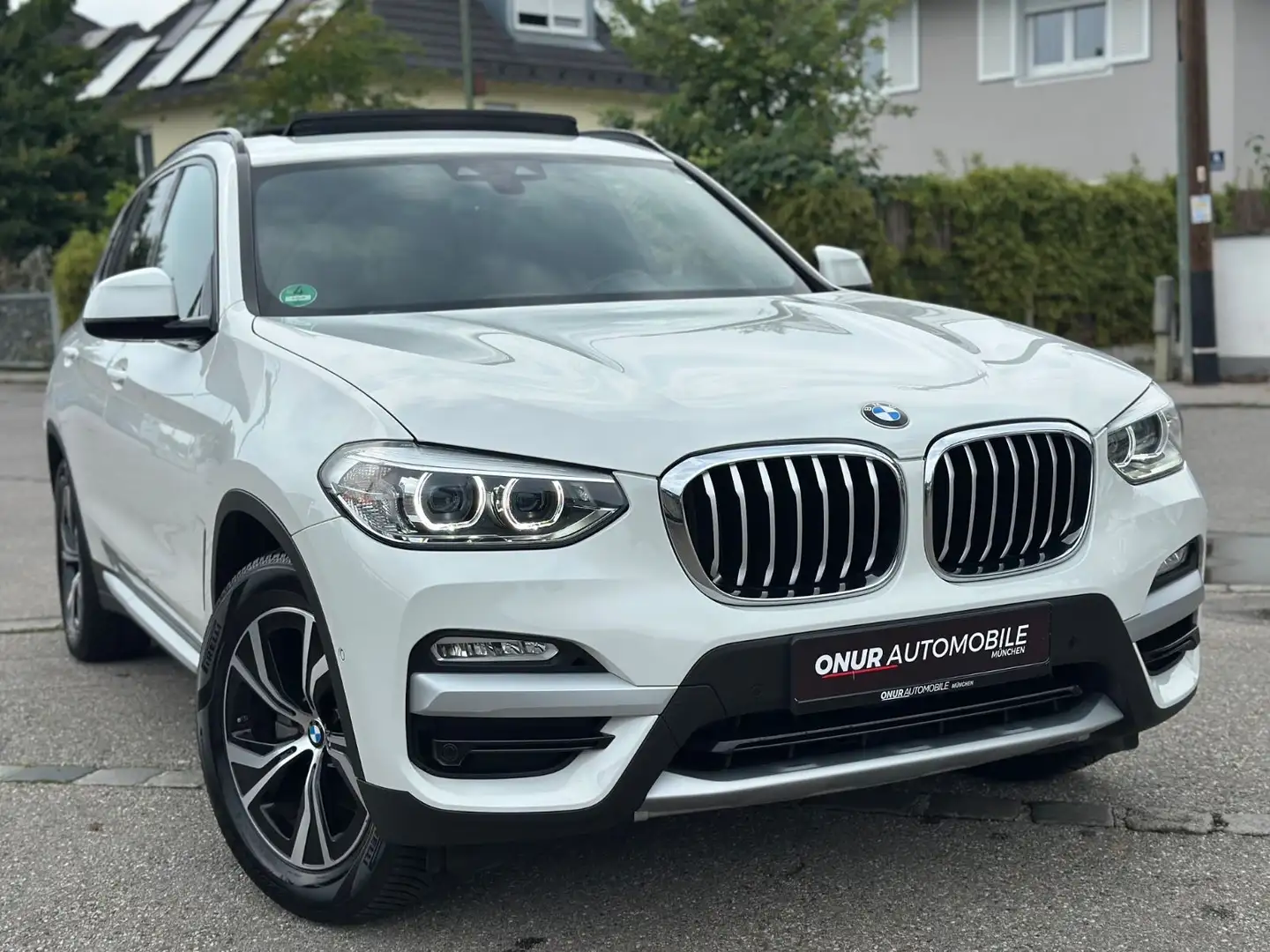 BMW X3 xDrive 20d xLine Navi Pano Leder PDC AHK LED Blanc - 1