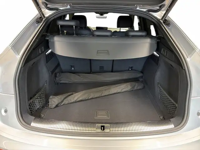 Audi Q5 view 9