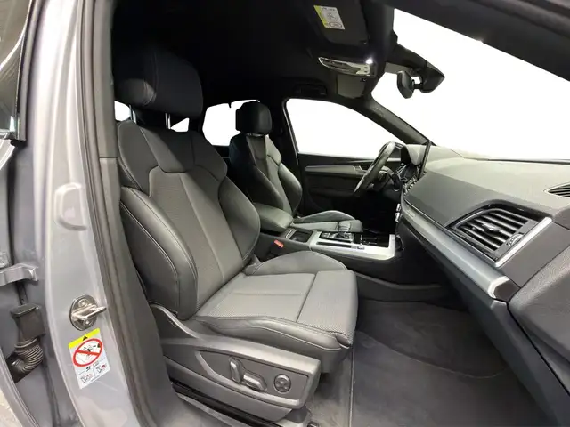 Audi Q5 view 10