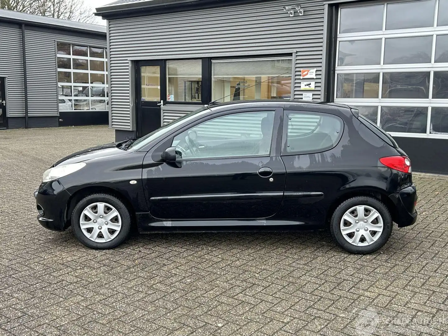 Peugeot Ostali 206+ 1.4 XS crna - 2