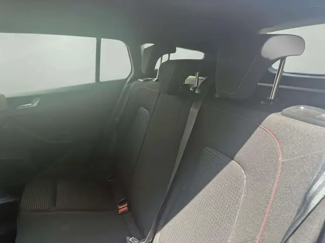 Ford Focus view 13