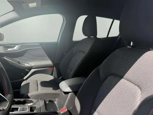 Ford Focus view 12