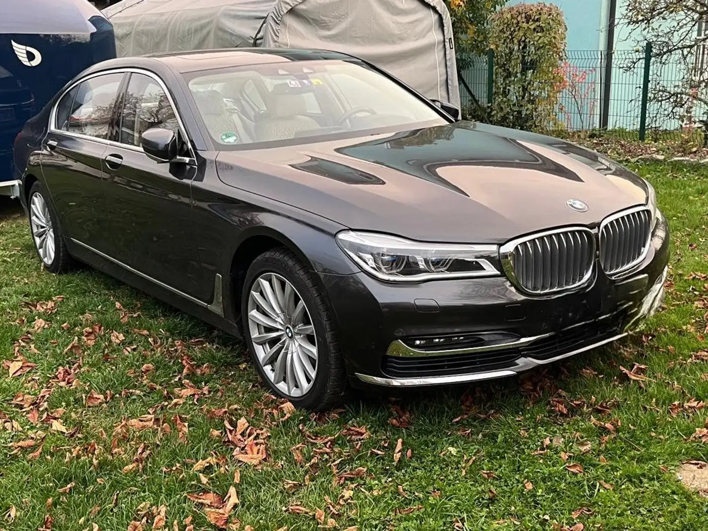 BMW 750 750Li xDrive Grau - 1