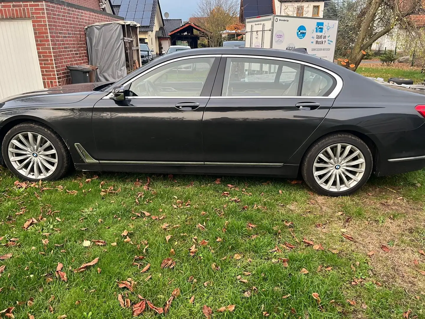BMW 750 750Li xDrive Grau - 2