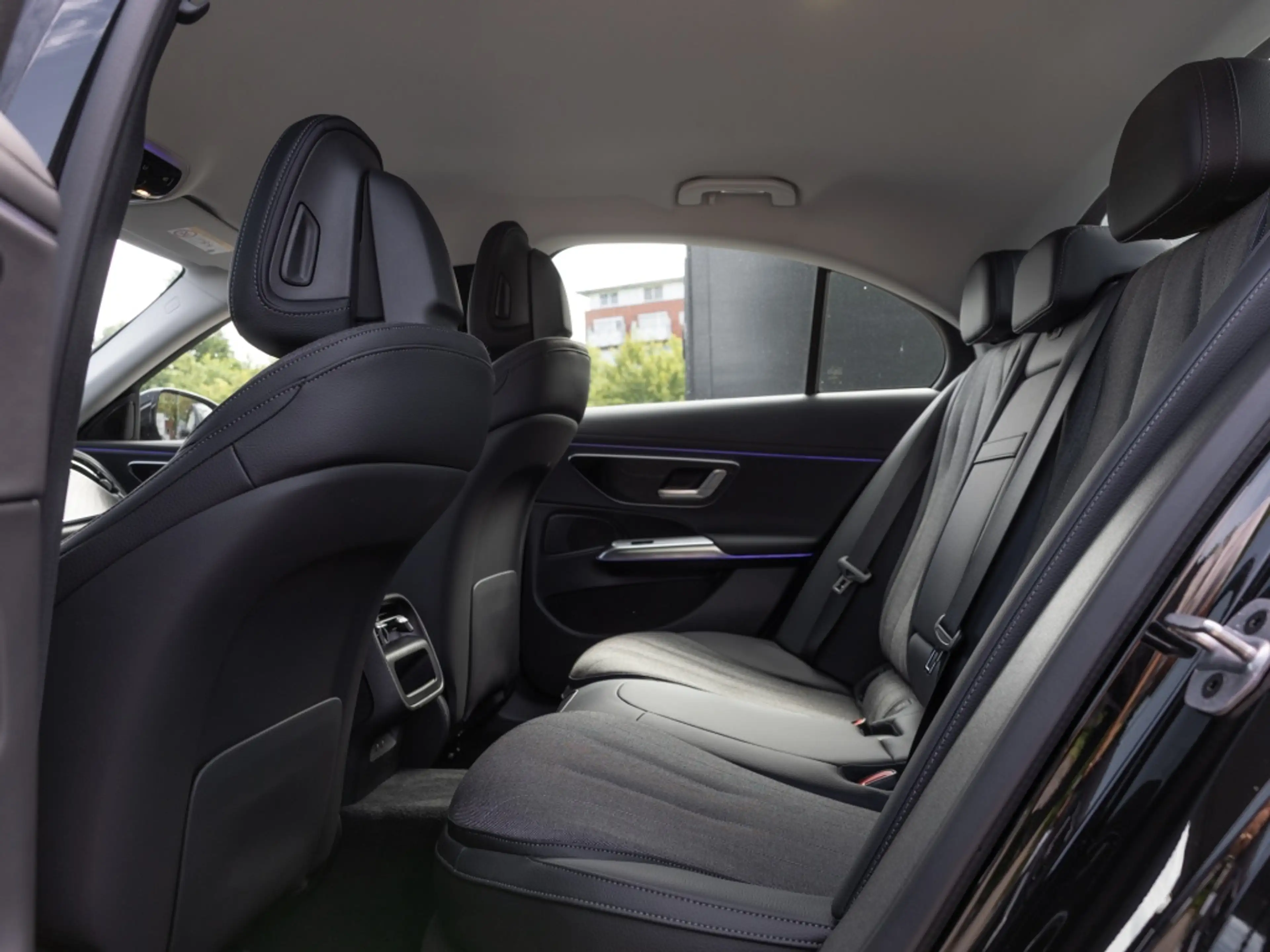 Mercedes-Benz E 200 4M , AVANTGARDE DISTR KAMERA SPUR PDC SHZ — photo 9