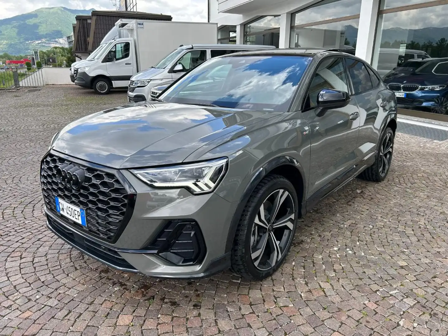 Audi Q3 SPORTBACK 40 TDI quattro S tronic S line edition Grijs - 2