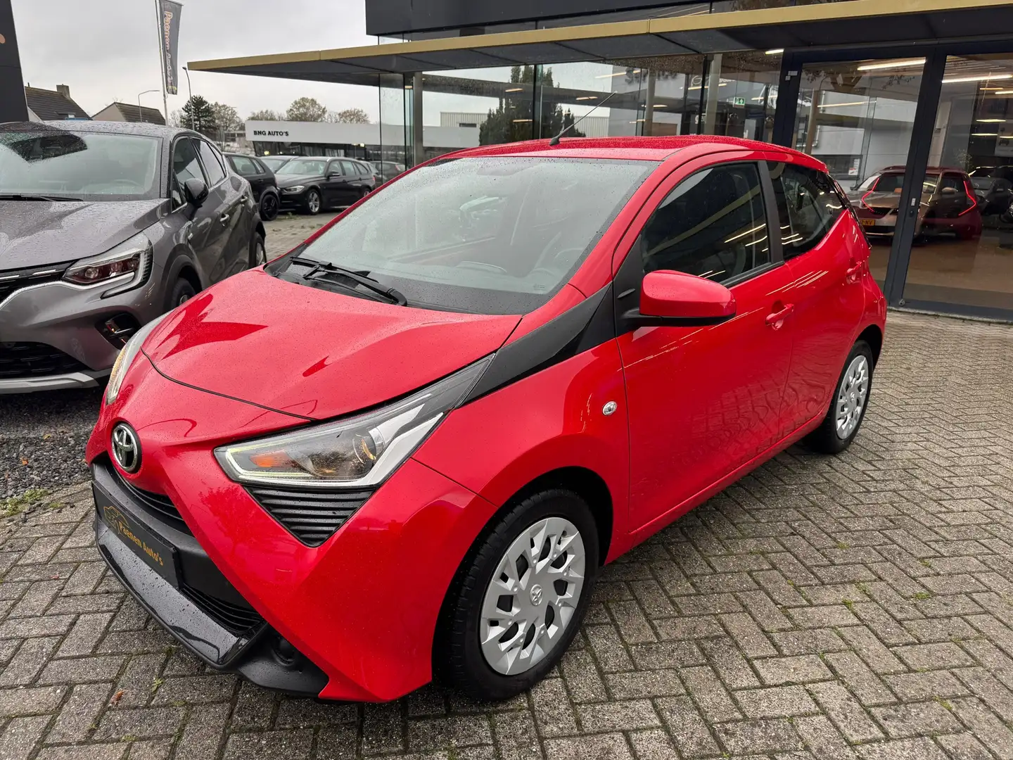 Toyota Aygo 1.0 VVT-i x-play|Carplay|Cam|DealerOnderhouden Rouge - 2
