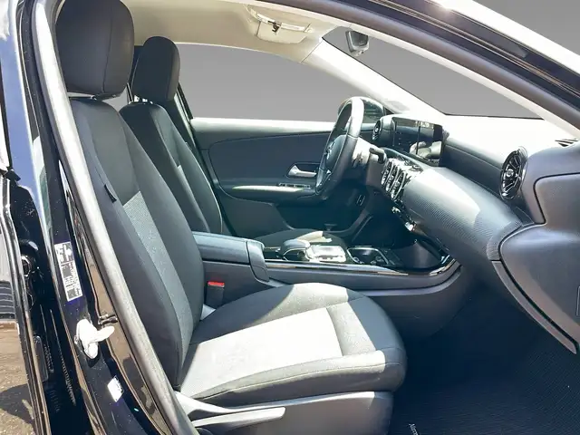 Mercedes-Benz 250 view 12
