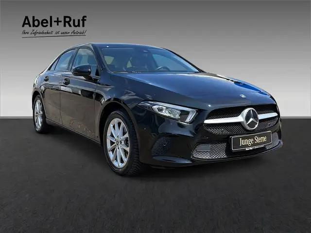 Mercedes-Benz 250 view 6