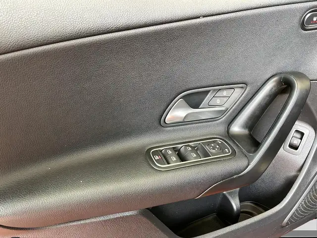 Mercedes-Benz 250 view 14