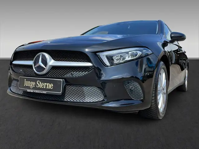 Mercedes-Benz 250 view 3
