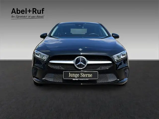 Mercedes-Benz 250 view 2