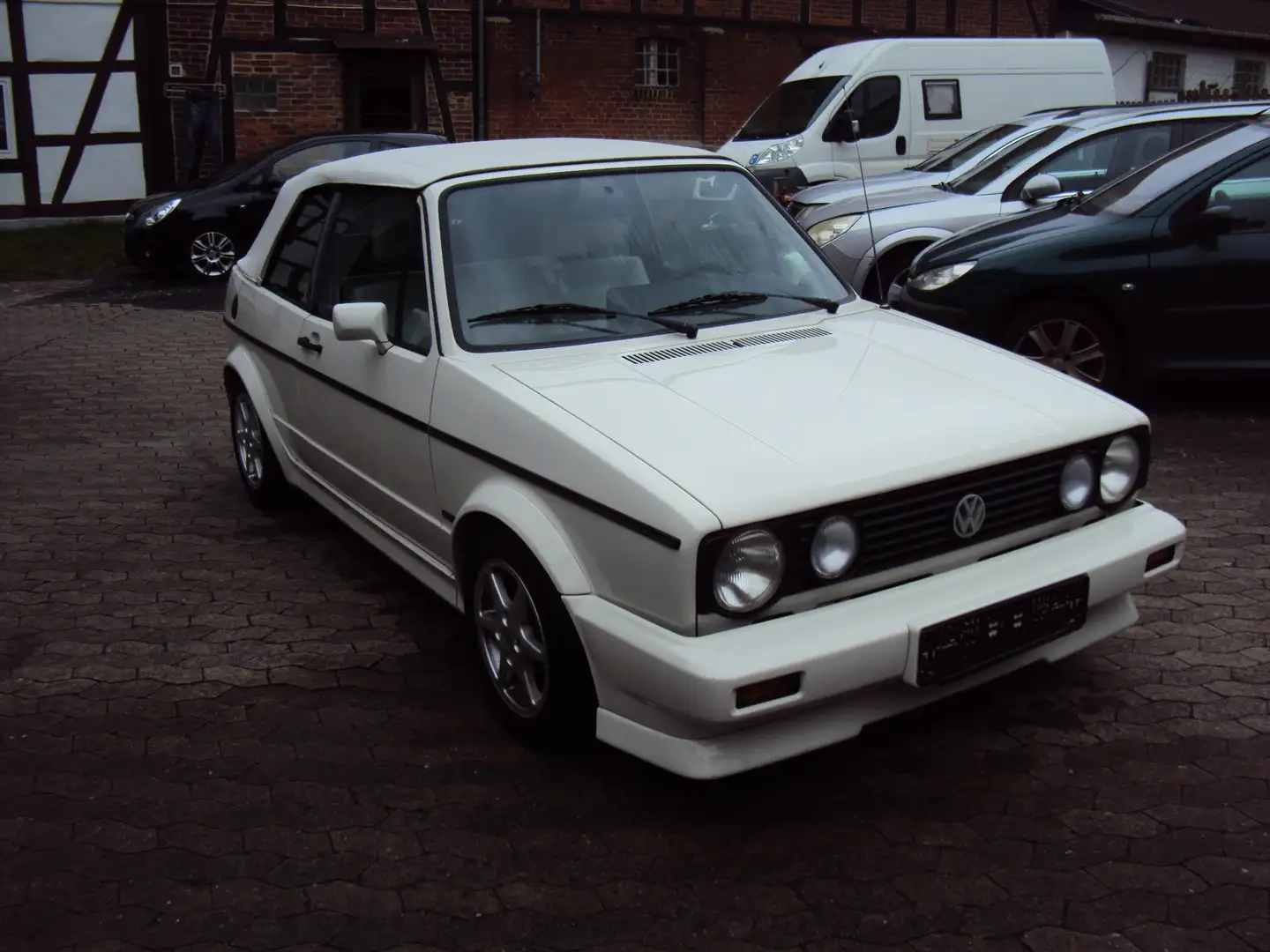 Volkswagen Golf Cabriolet Bílá - 1