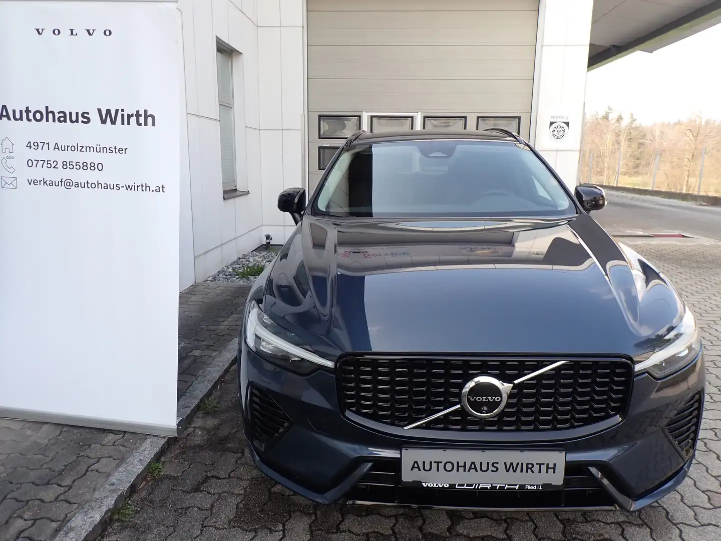 Volvo XC60 T6 AWD Rech. Plus Dark /Licht/Fahrerass./LP. 81418 Blau - 2