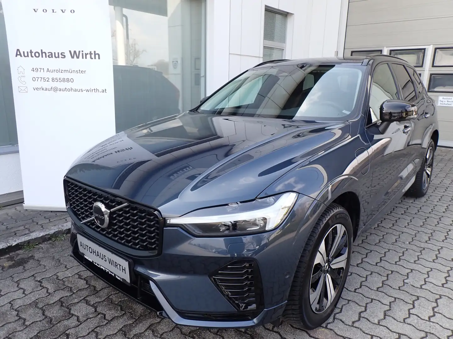 Volvo XC60 T6 AWD Rech. Plus Dark /Licht/Fahrerass./LP. 81418 Blau - 1