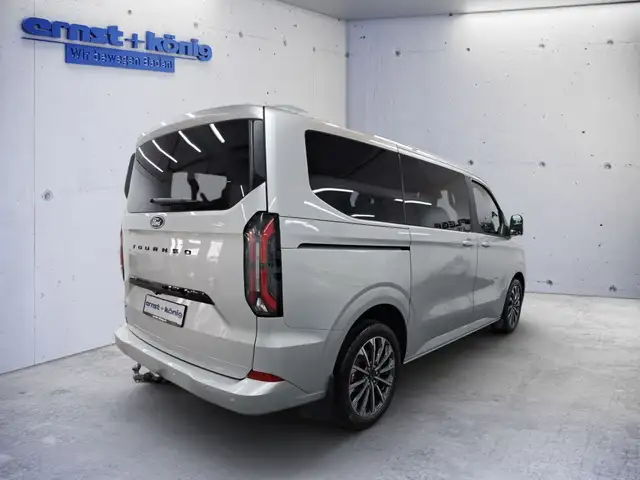 Ford Tourneo Custom view 3